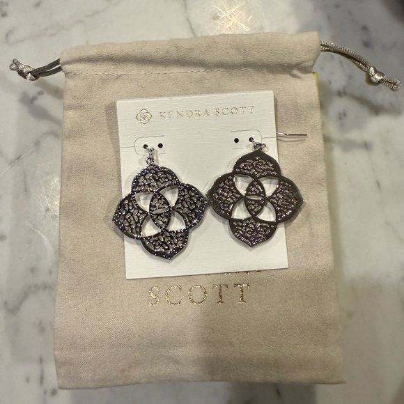 NWT Rare Silver Kendra Scott “Dawn” Earrings- comes with bag and box - Picture 2 of 5